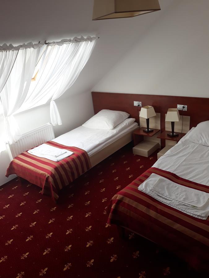 Hotel Platinum 흐루비에슈프 외부 사진