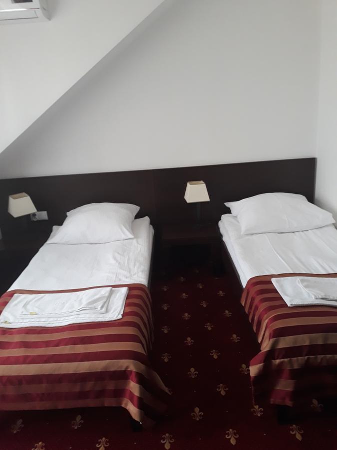 Hotel Platinum 흐루비에슈프 외부 사진